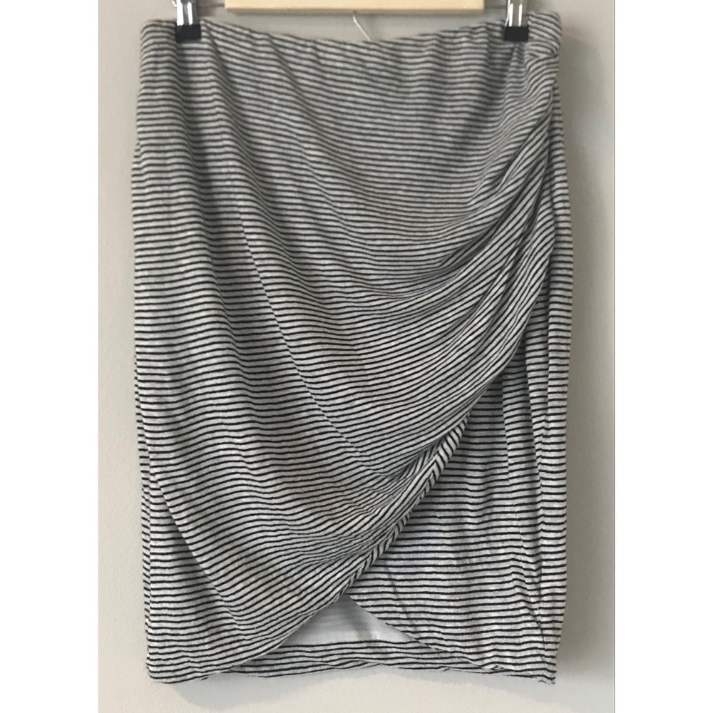 ❌SOLD❌Alice + Olivia Knit Skirt - Picture 2 of 3